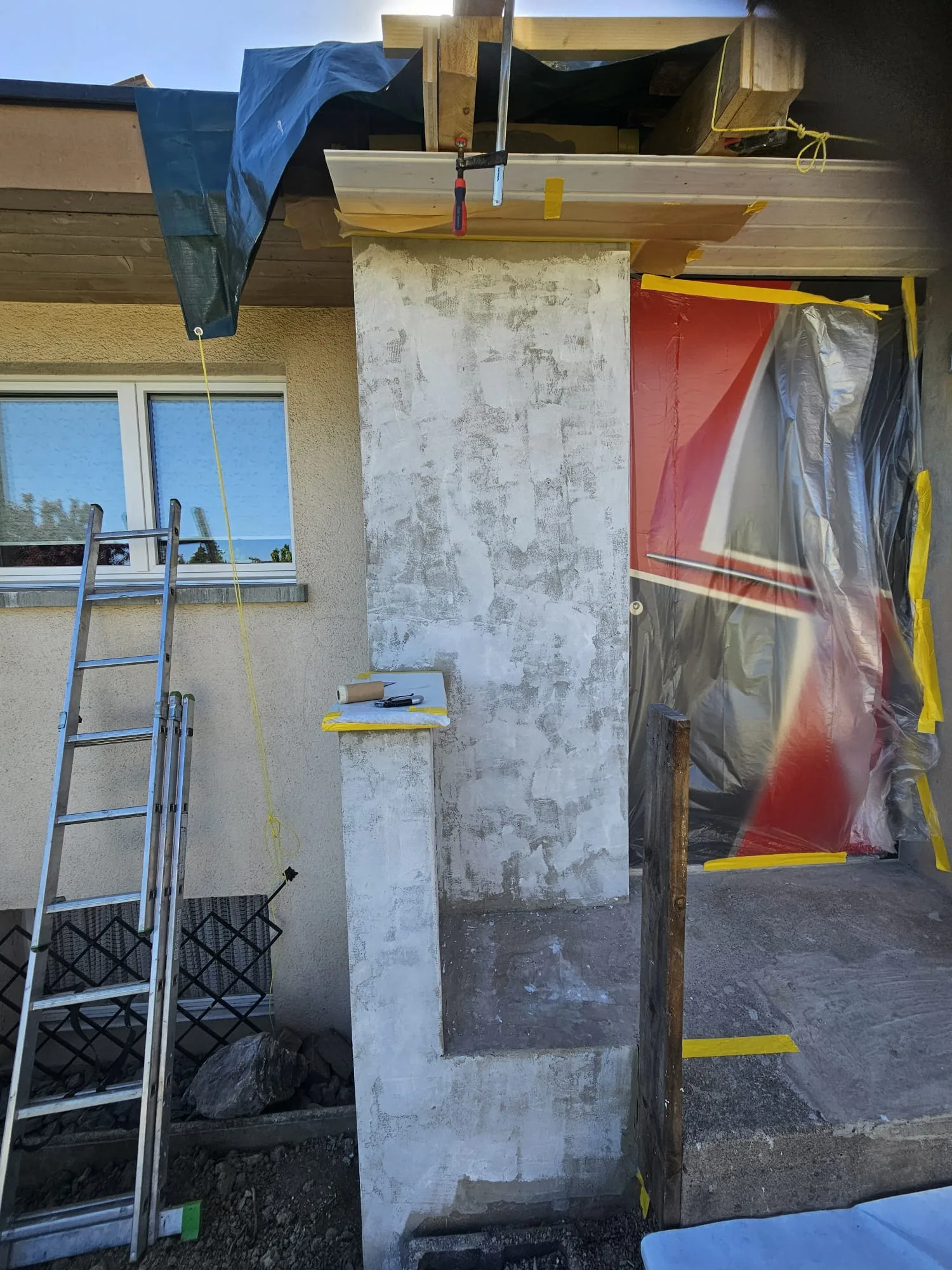 Fassade und Eingang erneuert — vorher und nachher — vorher
